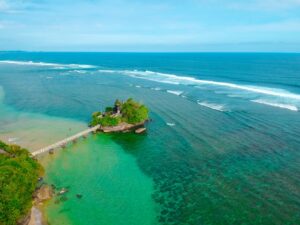Gowisata-Menjelajahi Keindahan Pantai Balekambang di Malang